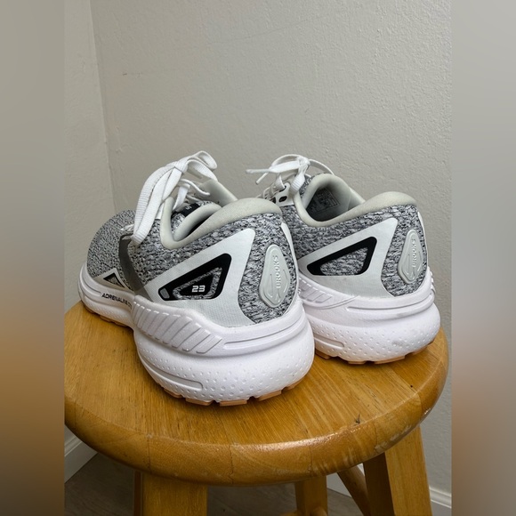 Brooks Adrenaline GTS 23 Running Shoes Women’s 9 NIB - Picture 3 of 11